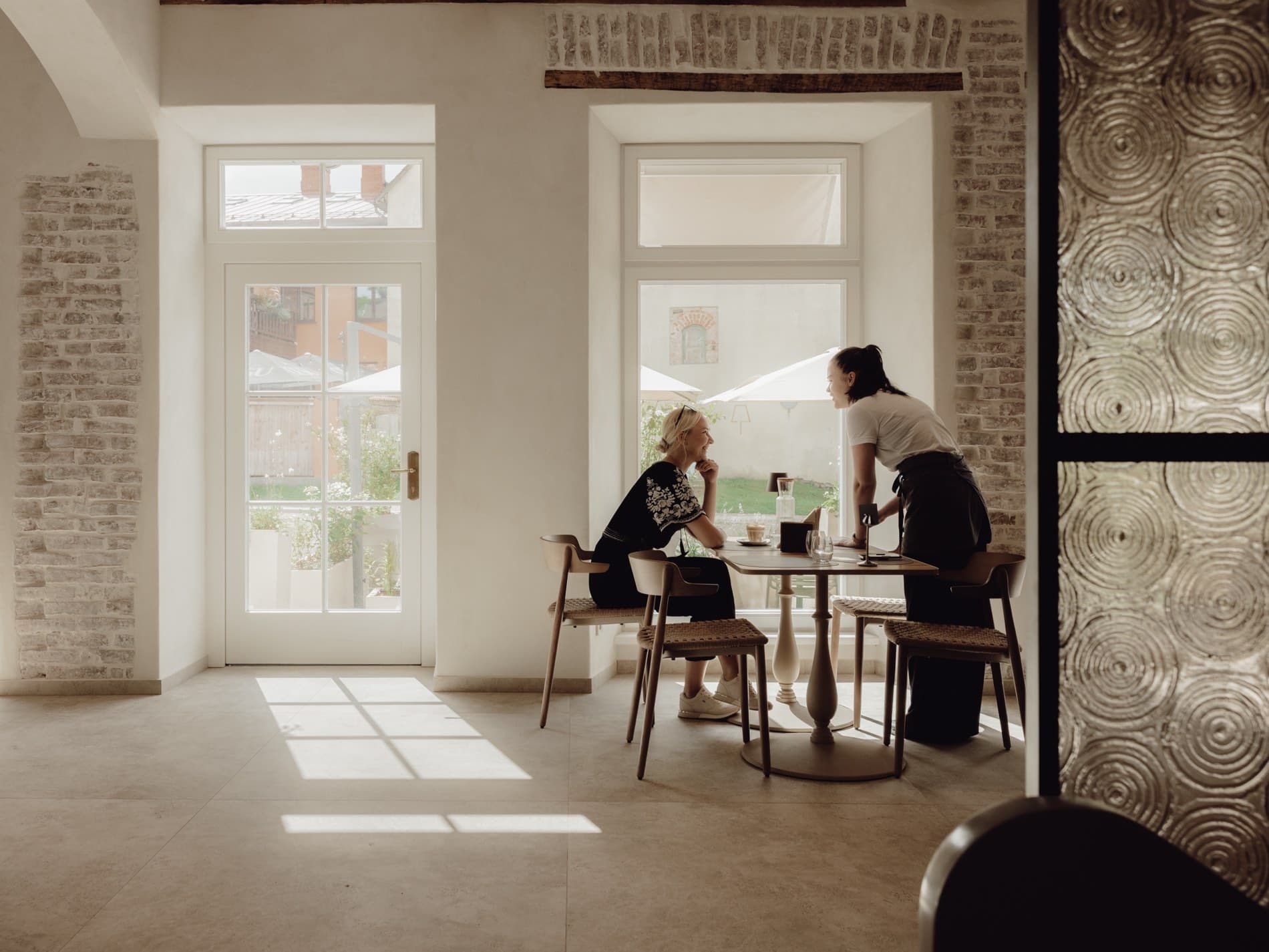 Konrāda Kafē interjers
