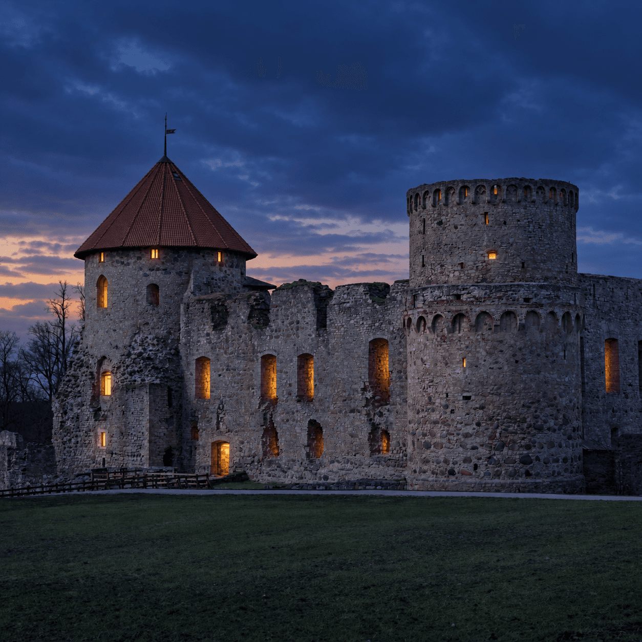 Rudens mijkrēslis Cēsu viduslaiku pilī